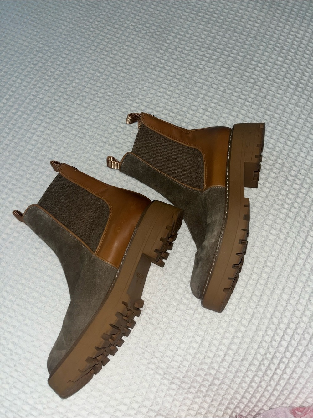 Sam Edelman Chelsea Boots • Sz 7 1/2